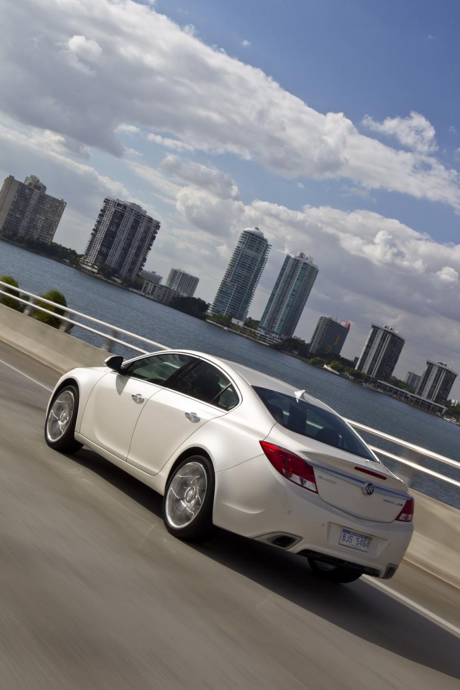  Buick Regal GS 2011 года  (фото 8 из 69)